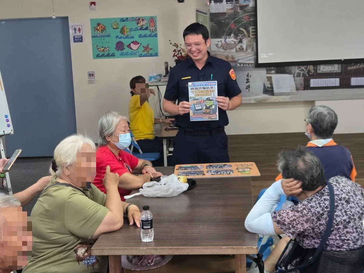 鼎灣關懷據點宣導防詐 沙港警提醒轉彎先打方向燈