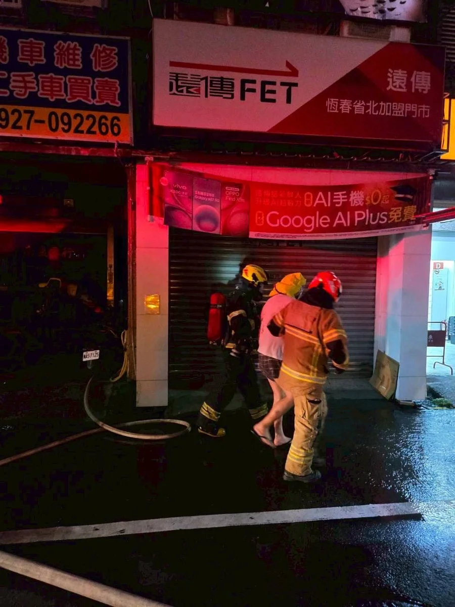 恆春租車店深夜竄火　消防破門搜救救出4樓3人