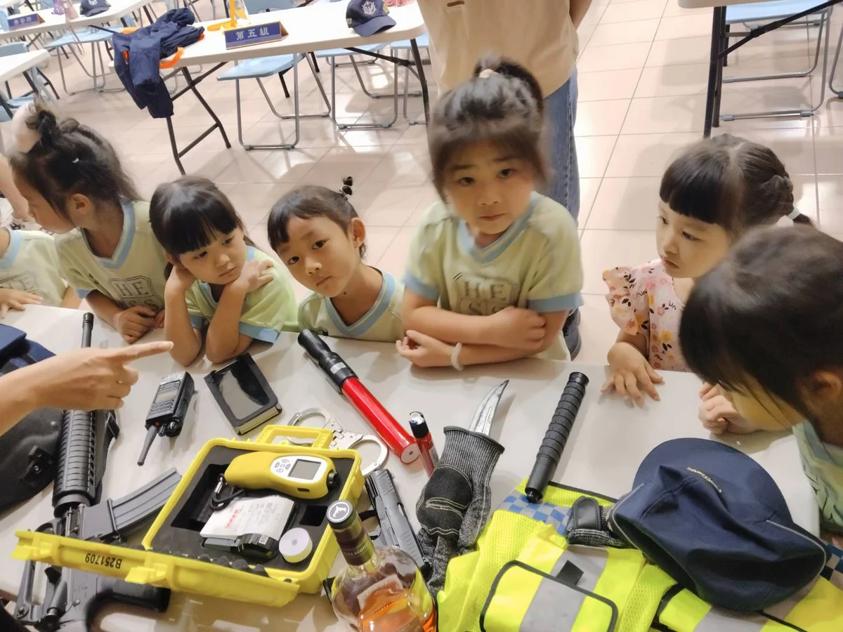 幼兒園走進鹿港分局 穿防彈衣也學會正確報案