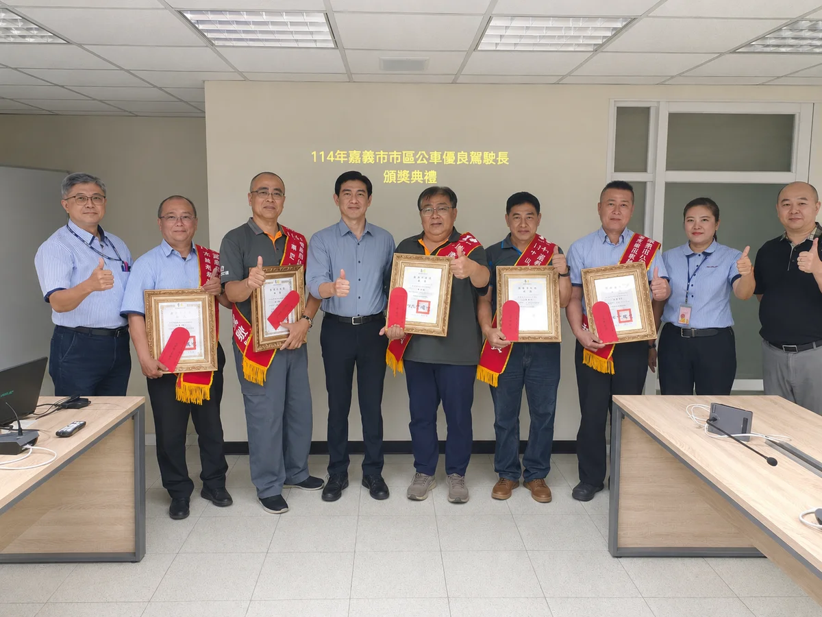 五位公車駕駛長獲表揚 嘉義市民票選人氣獎也揭曉