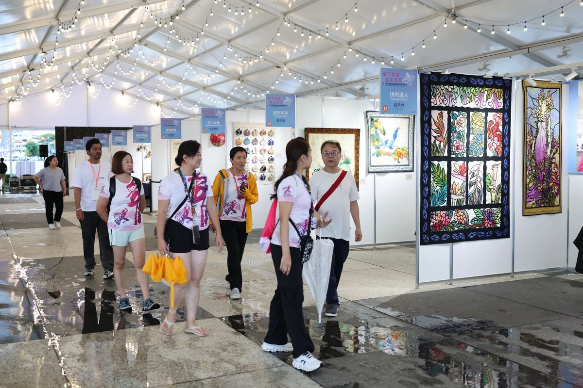 龍舟選手走進日出大道　花蓮客庄百工展開7天交流