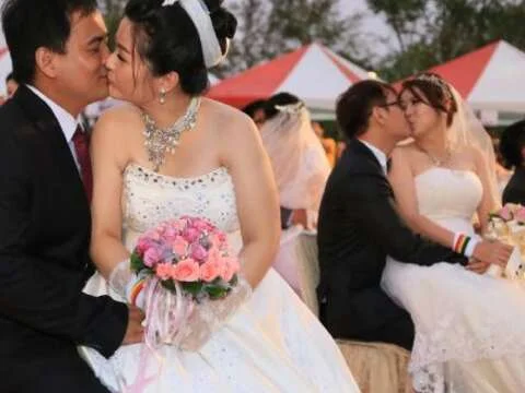 少了繁文縟節的熱鬧 臺南聯合婚禮留下簡單隆重的幸福