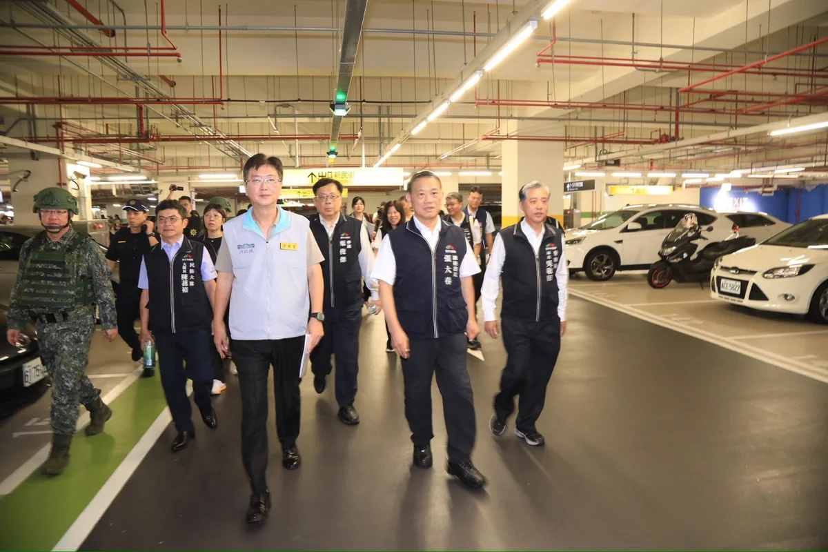 防空警報響起後 台中車站與商場民眾依引導避難