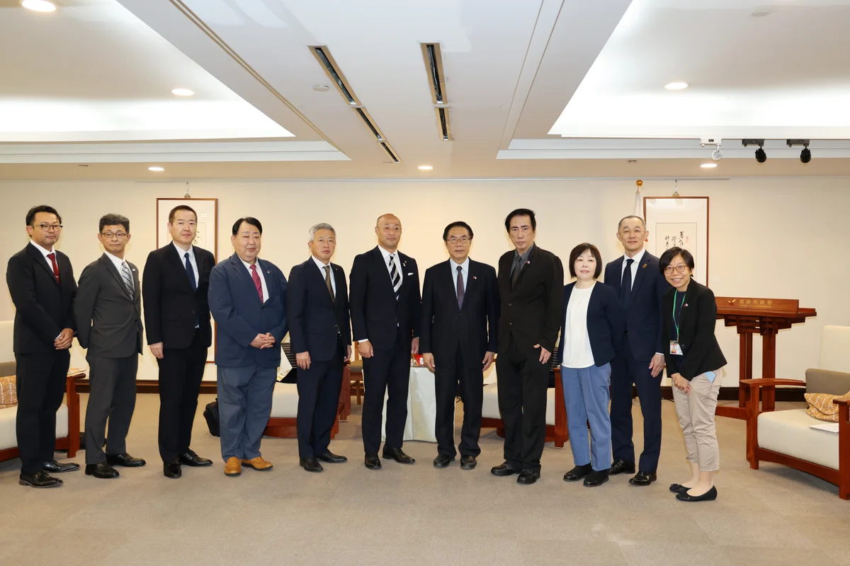 日光市訪團到台南 黃偉哲贈「日光街」公文續寫17年情誼