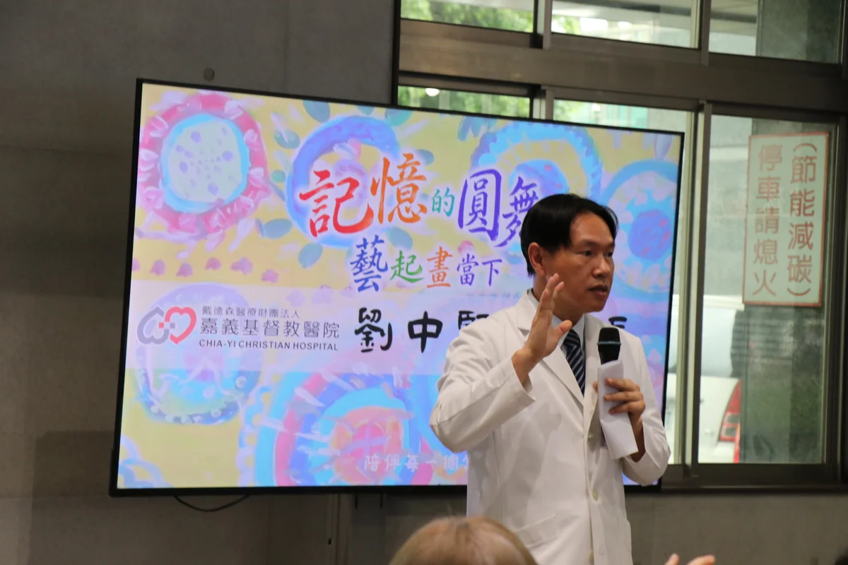 失智者用圓圈畫下記憶 嘉基珍珠藝廊展出12幅創作