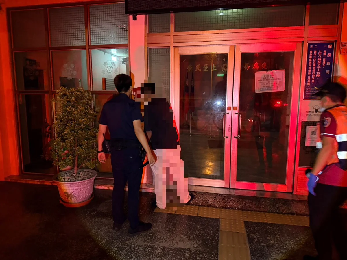 男子酒後倒臥經國紀念館前 文澳警陪他平安返宿