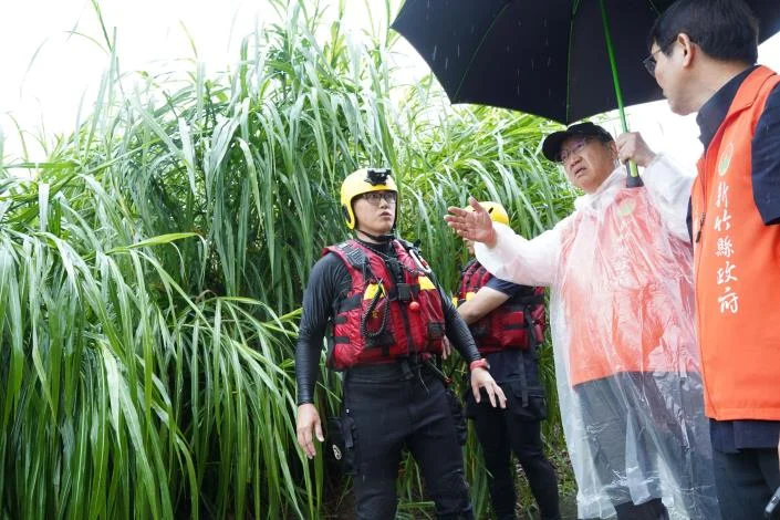 大雨中推著輪椅逃生 竹北十興國小收容所內的老鄉親說出驚魂一刻