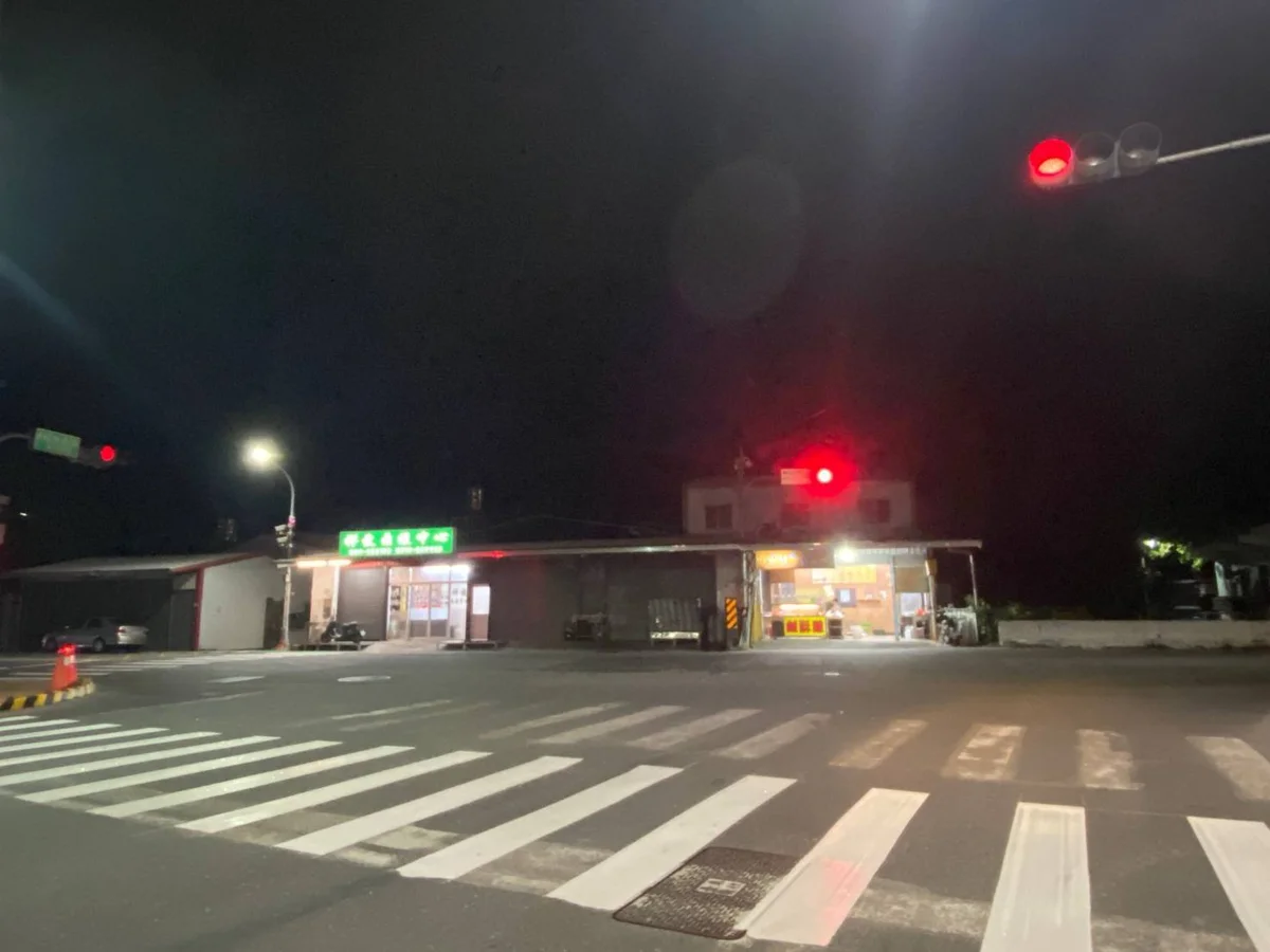 號誌轉換那幾秒別搶快 臺東警提醒路口要先淨空
