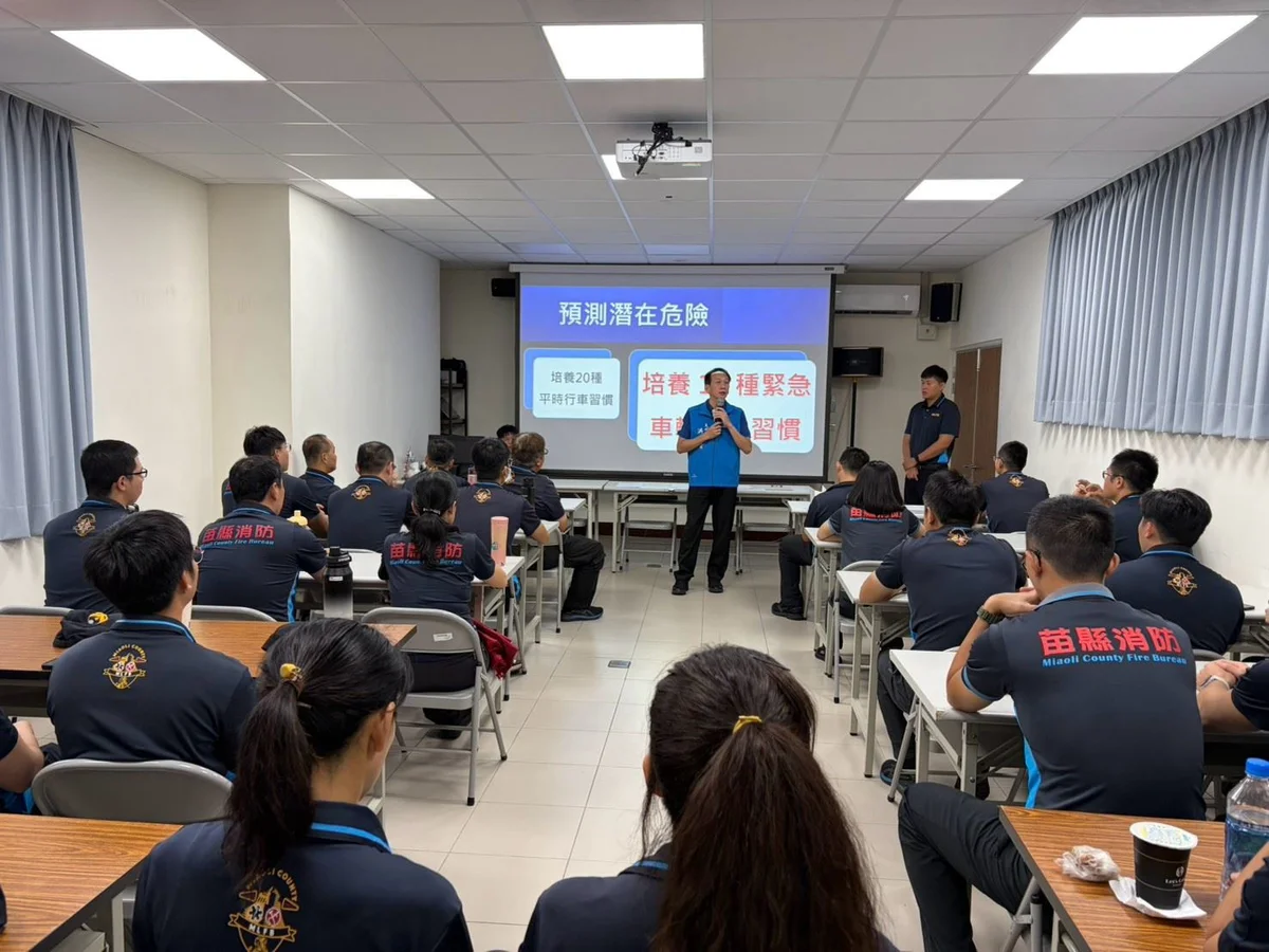 消防車進龍鳳漁港練轉彎　苗栗消防提醒快不等於搶快