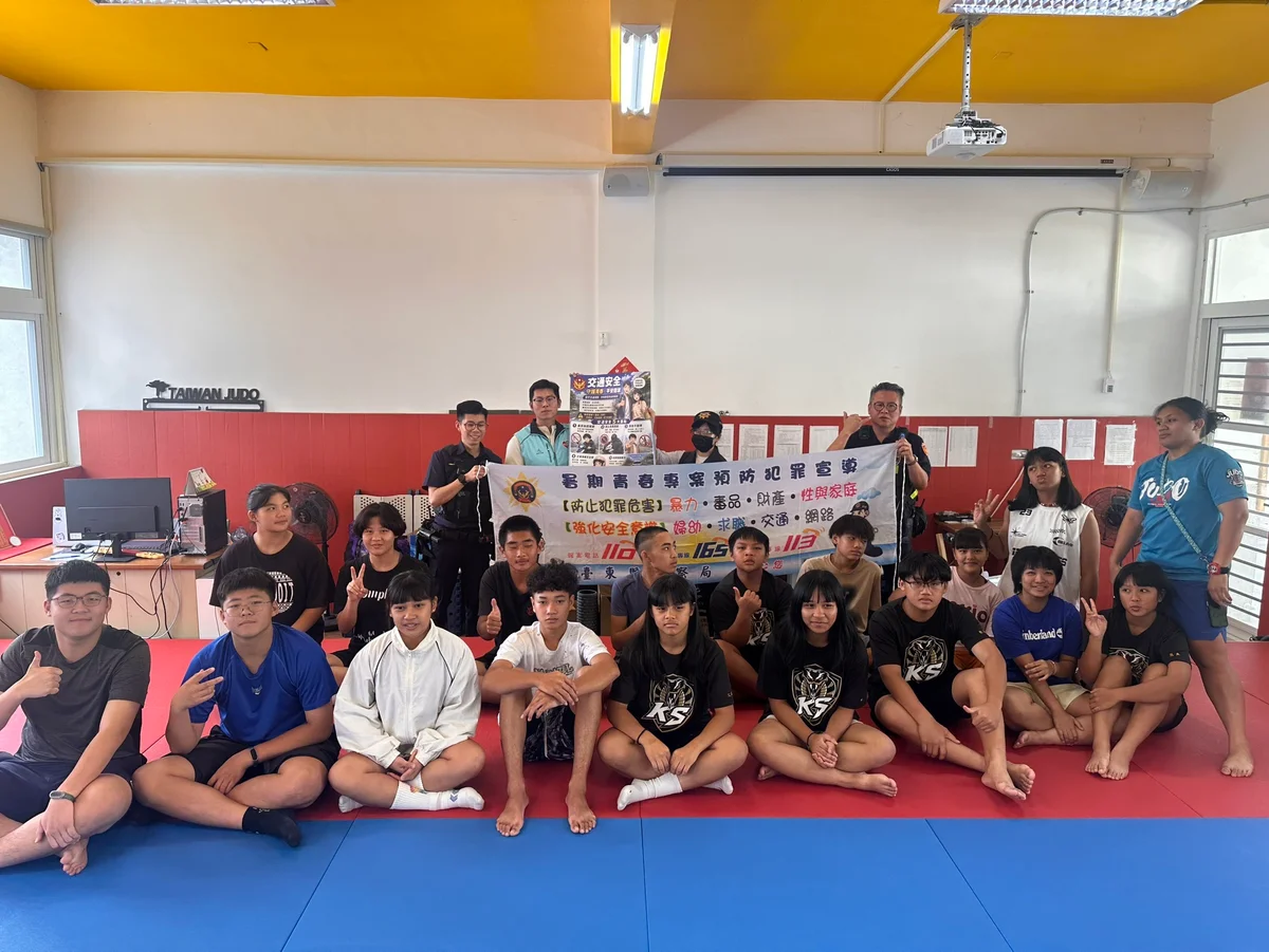 關山國中暑期體驗營上柔道課　警察把防詐防毒帶進校園
