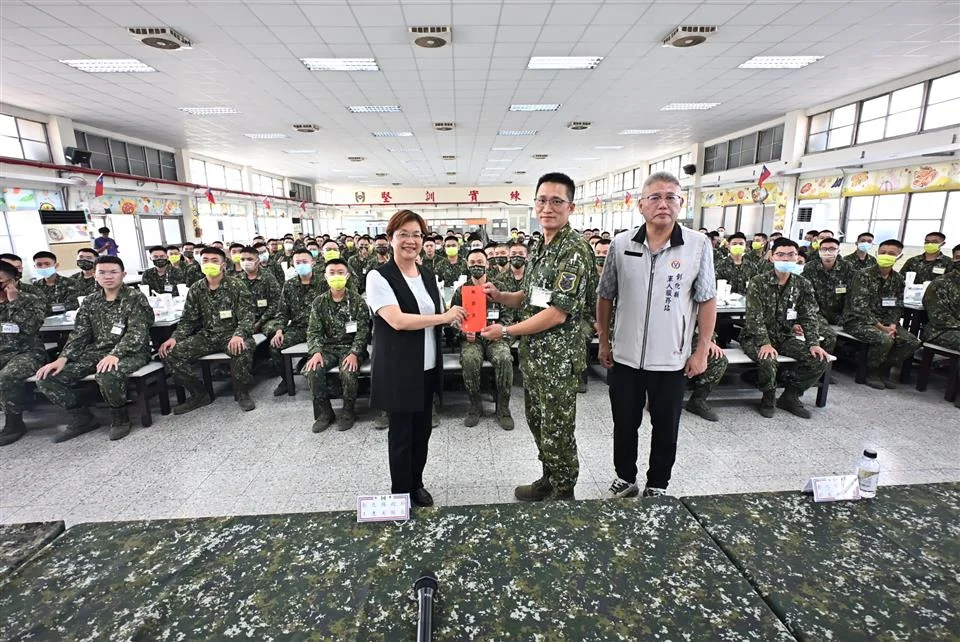 王惠美赴嘉義探視彰化役男 叮嚀平安服役也為未來打算