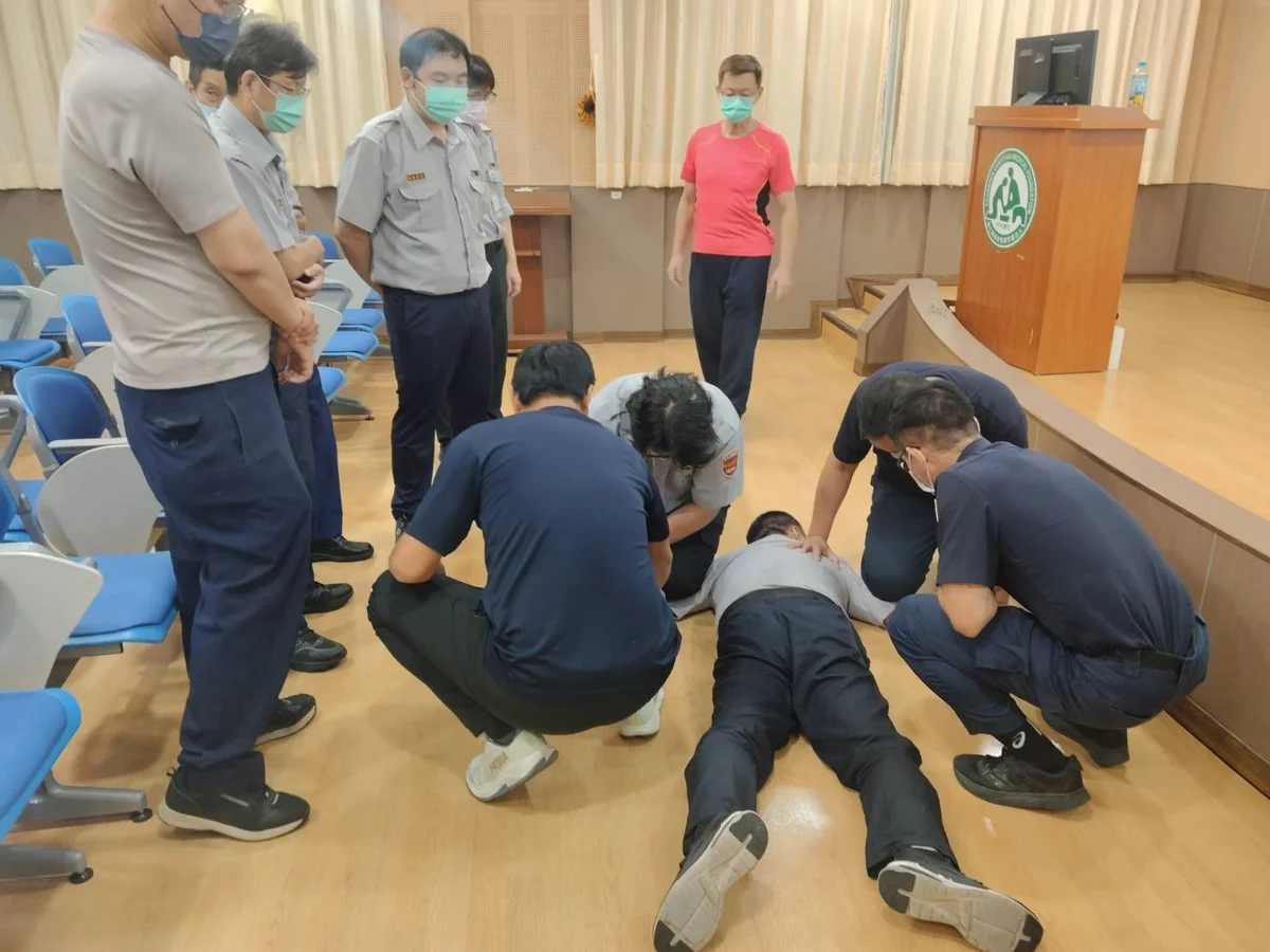 面對醫療暴力與詐騙 鹿港警進醫院教防身應變