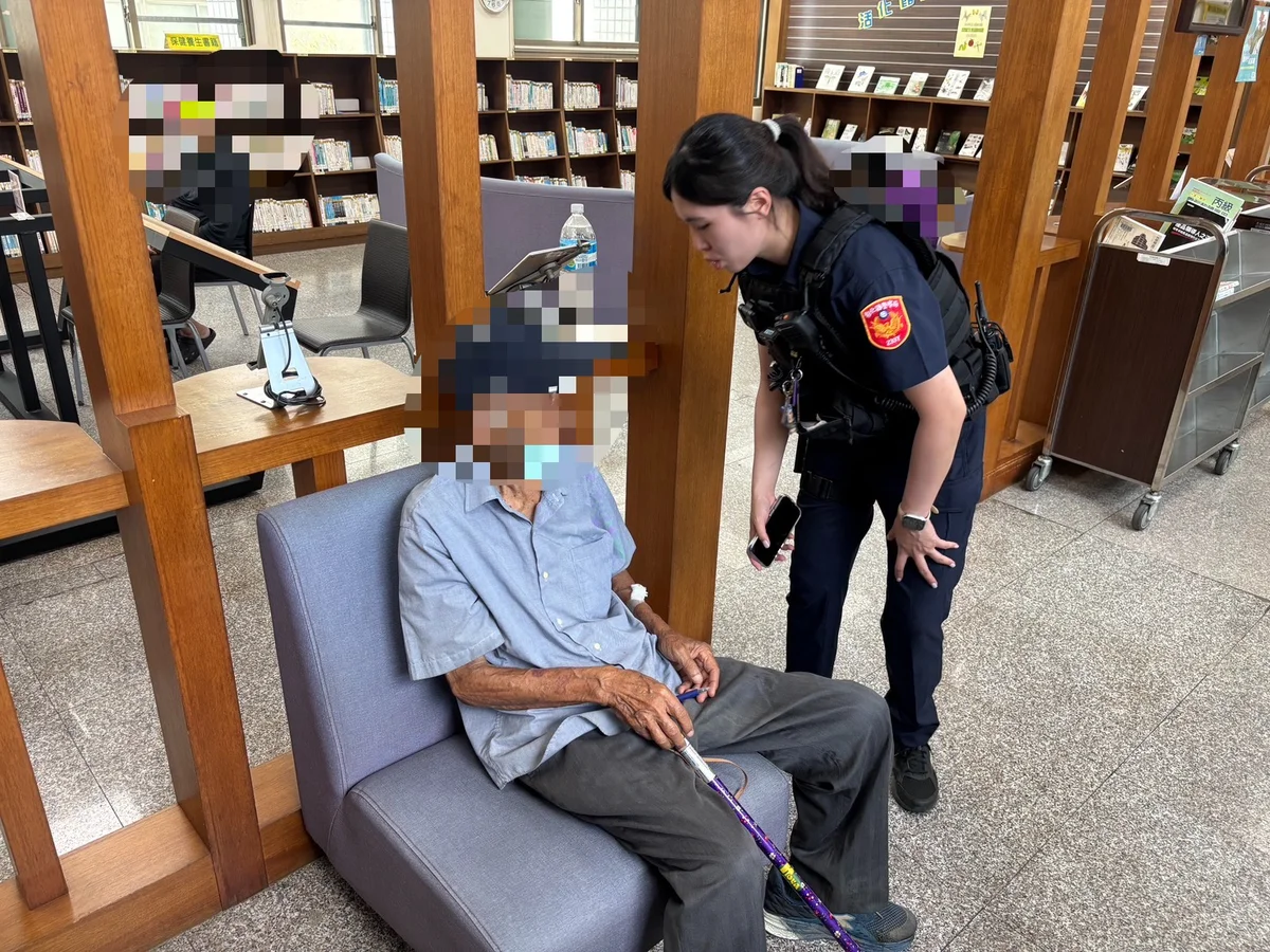 走進員林轄區圖書館卻忘了回家路 警方助阿公平安團聚