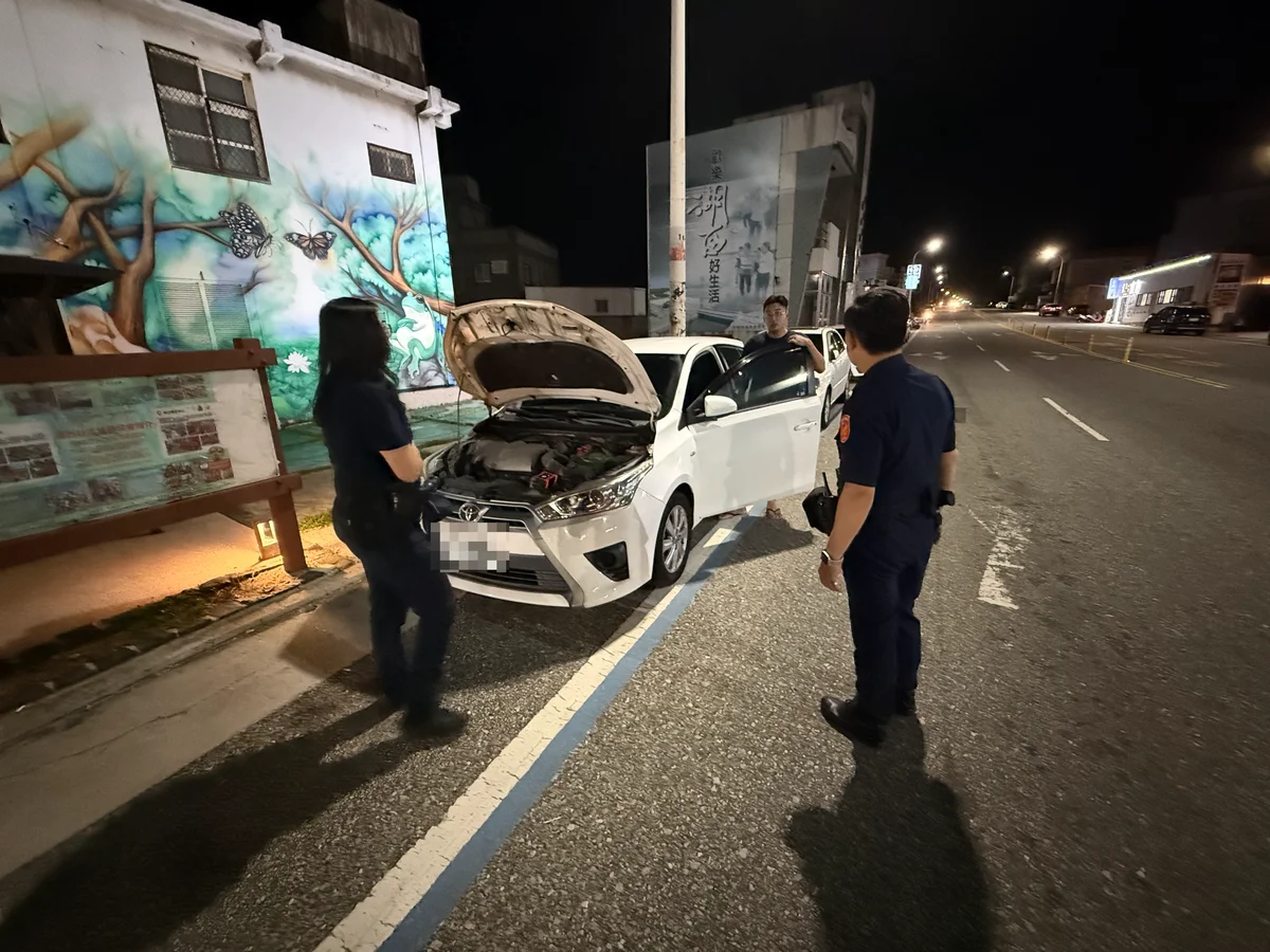 深夜車輛無法發動 湖西分駐所員警過電助民眾返家