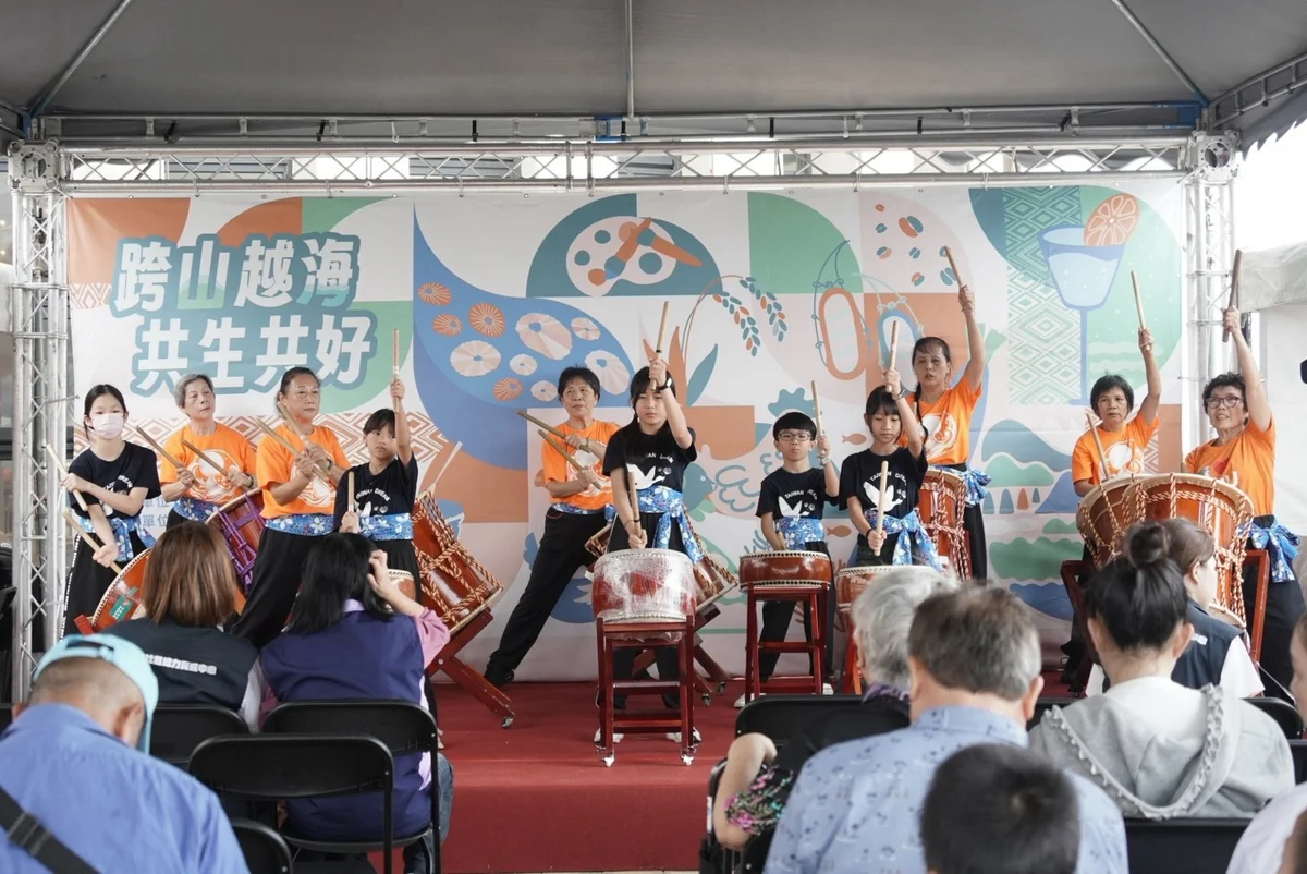 太鼓與泰雅舞蹈開場 新北社區成果在金山相遇