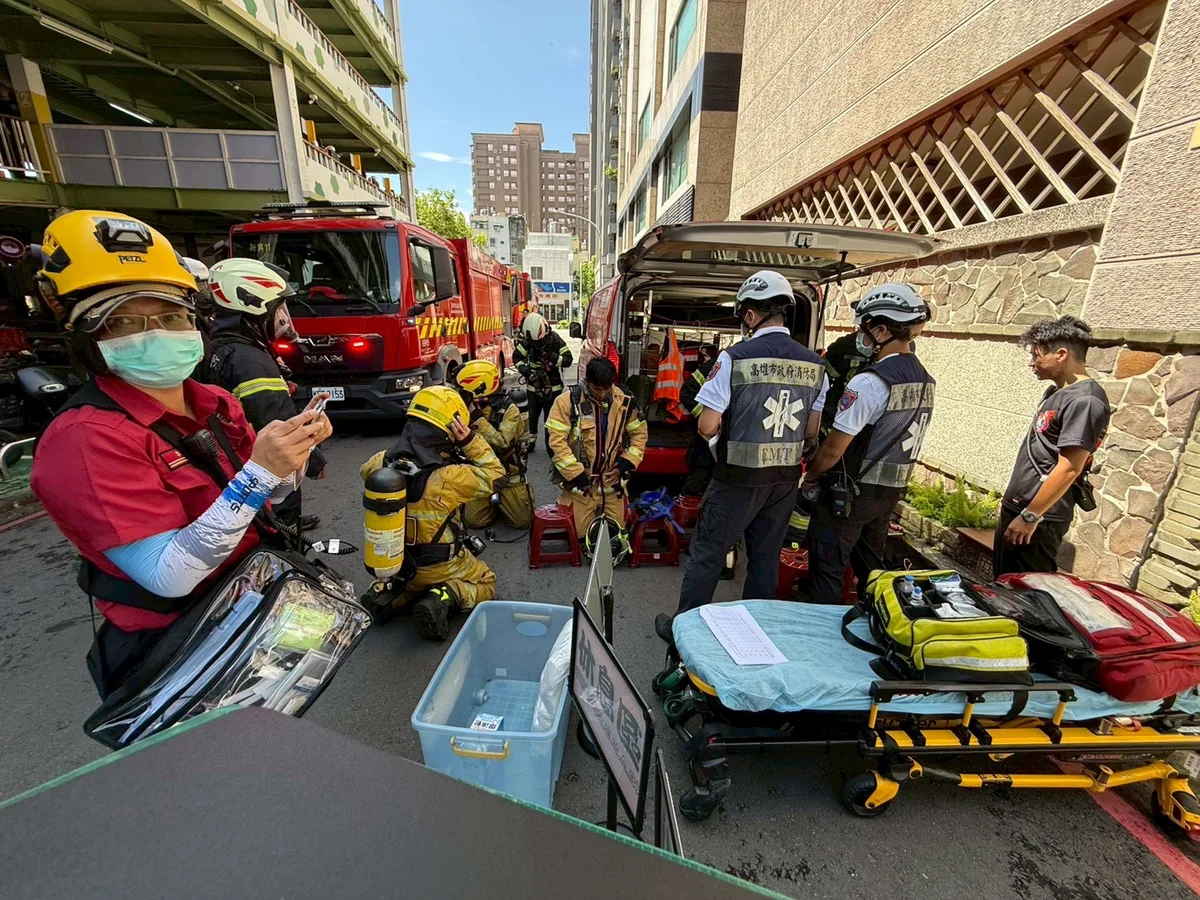 民權輕鋼架停車場模擬電動車火警 高雄跨單位練應變