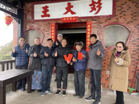 元宵擺暝走過東西莒　王忠銘率隊入廟祈福向鄉親拜晚年