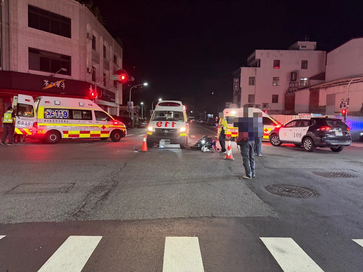 更生路與開封街口深夜碰撞 機車騎士擦挫傷送醫
