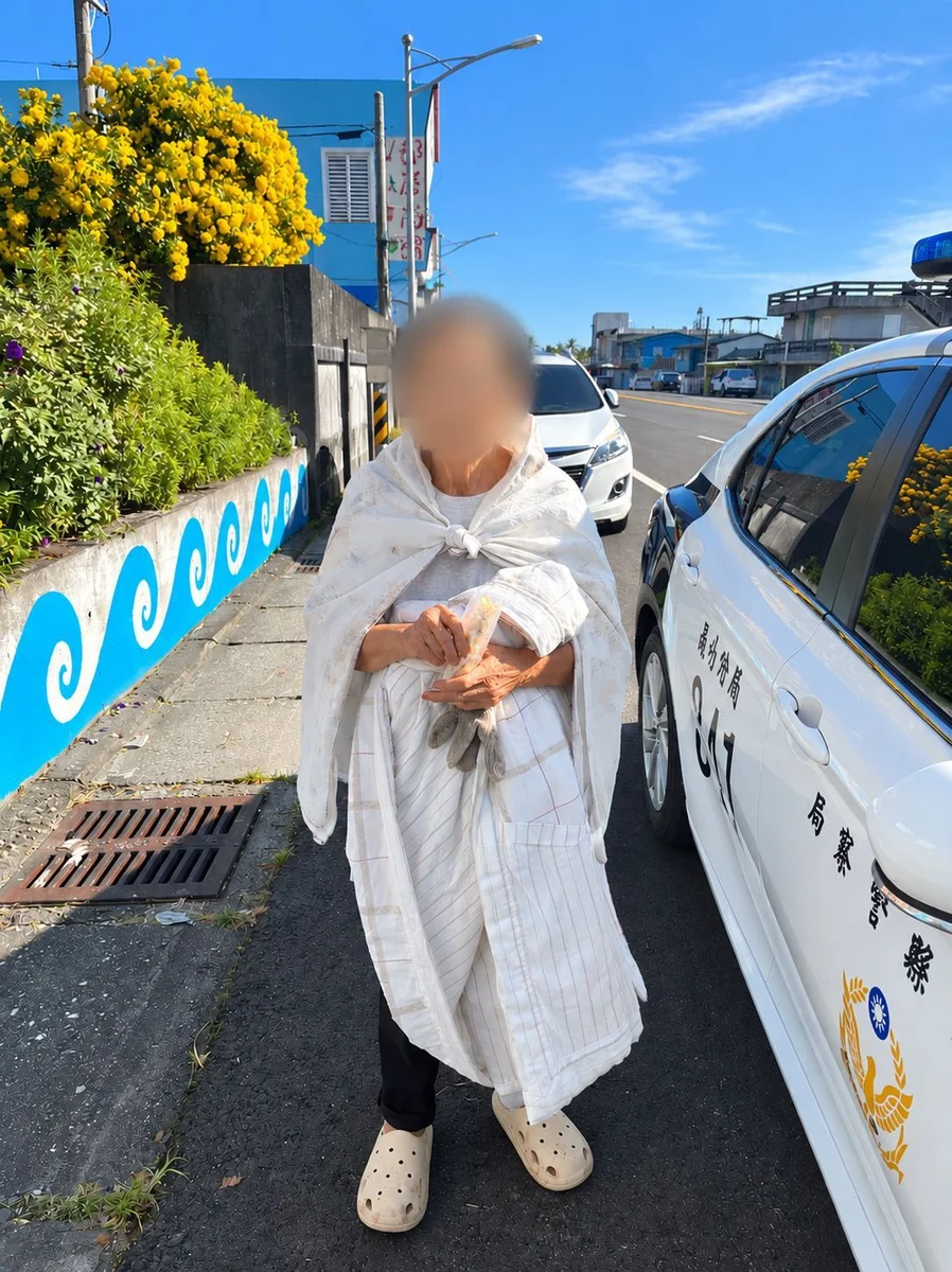 婦人迷途徘徊臺11線 都歷警循零碎線索護送返家