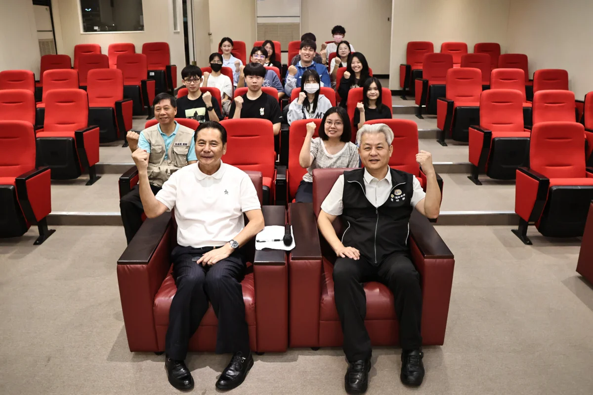 17名馬祖青年進公部門暑期工讀 王忠銘勉把經驗帶進人生