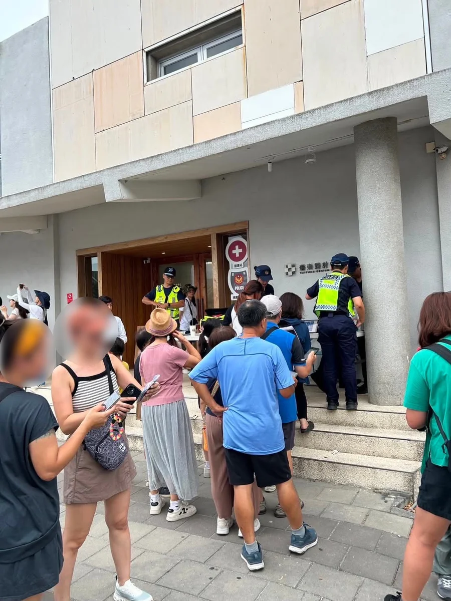 鐵花新聚落假日人潮湧現 東警機動派出所守住治安與車流