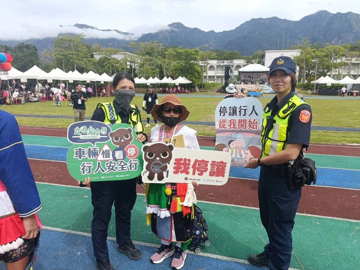 長濱聯合豐年祭湧人車 成功警路口疏導也提醒防詐