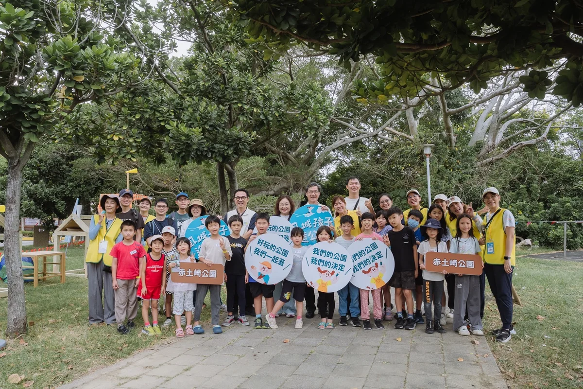 孩子用木板紙箱搭出想像　赤土崎公園設計聽見童聲