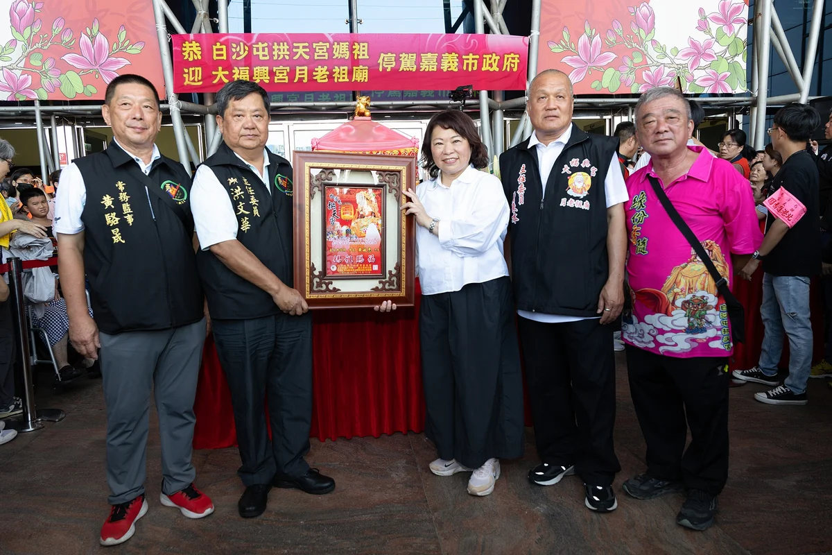 粉紅超跑駐駕嘉義市府　信眾參香迎大福興宮三百六十周年