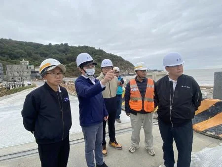 塘后橋橋面不平引關切 議員會勘要求加快改善