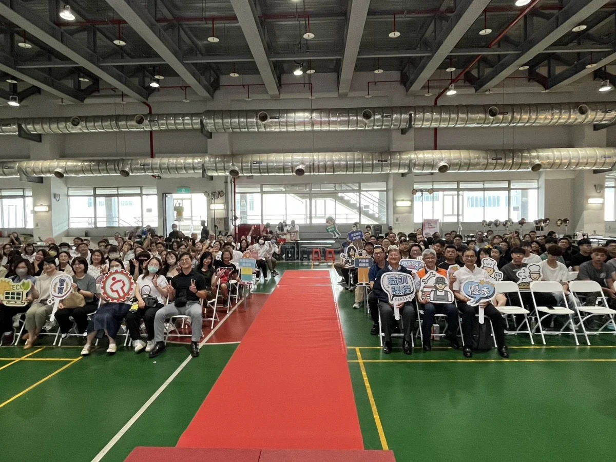 高雄職前訓練155人結訓 7名女力投入水電裝修市場