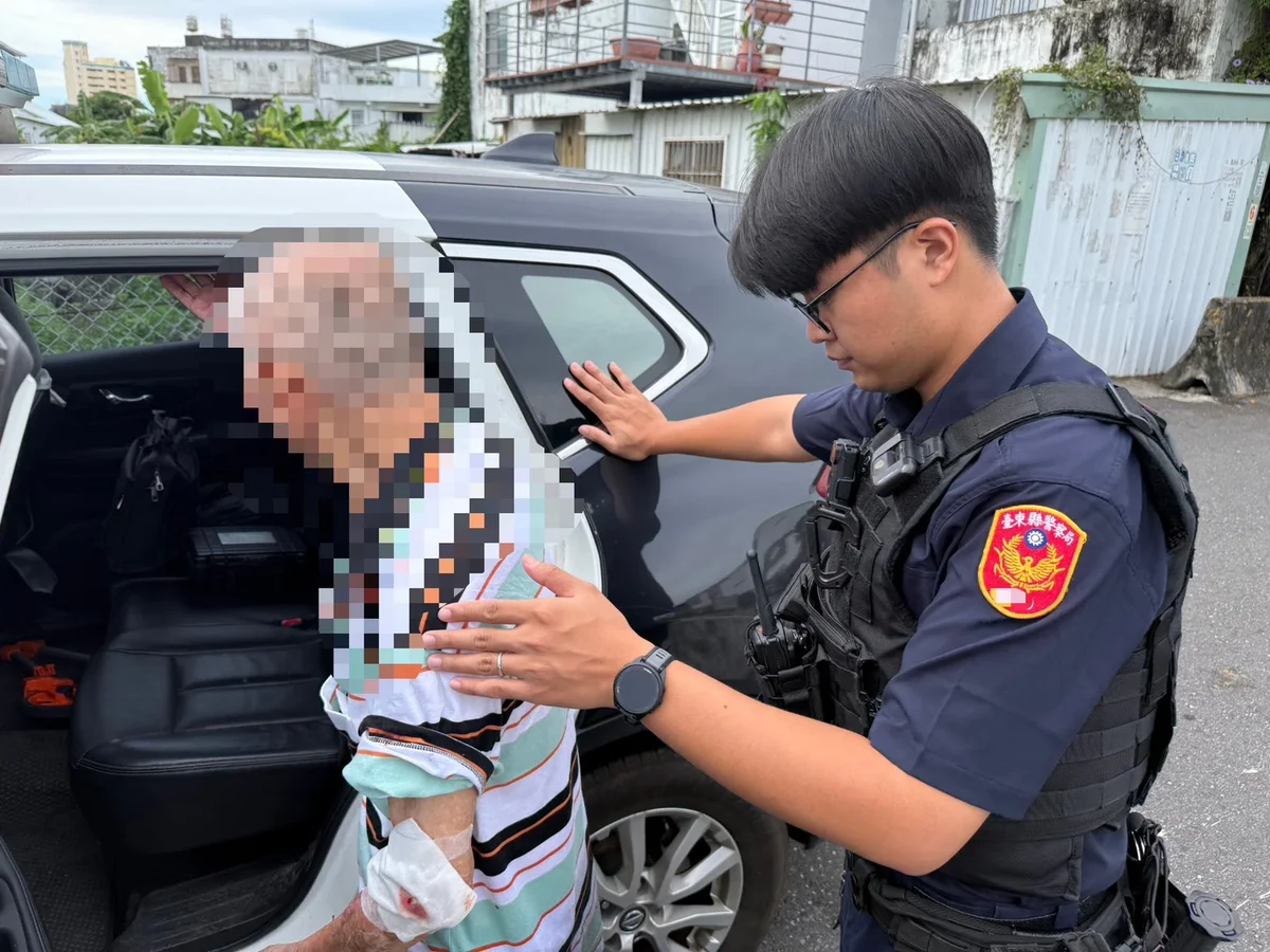 臺東老翁散步失足跌落水溝　熱心民眾與馬蘭警接力送他回家