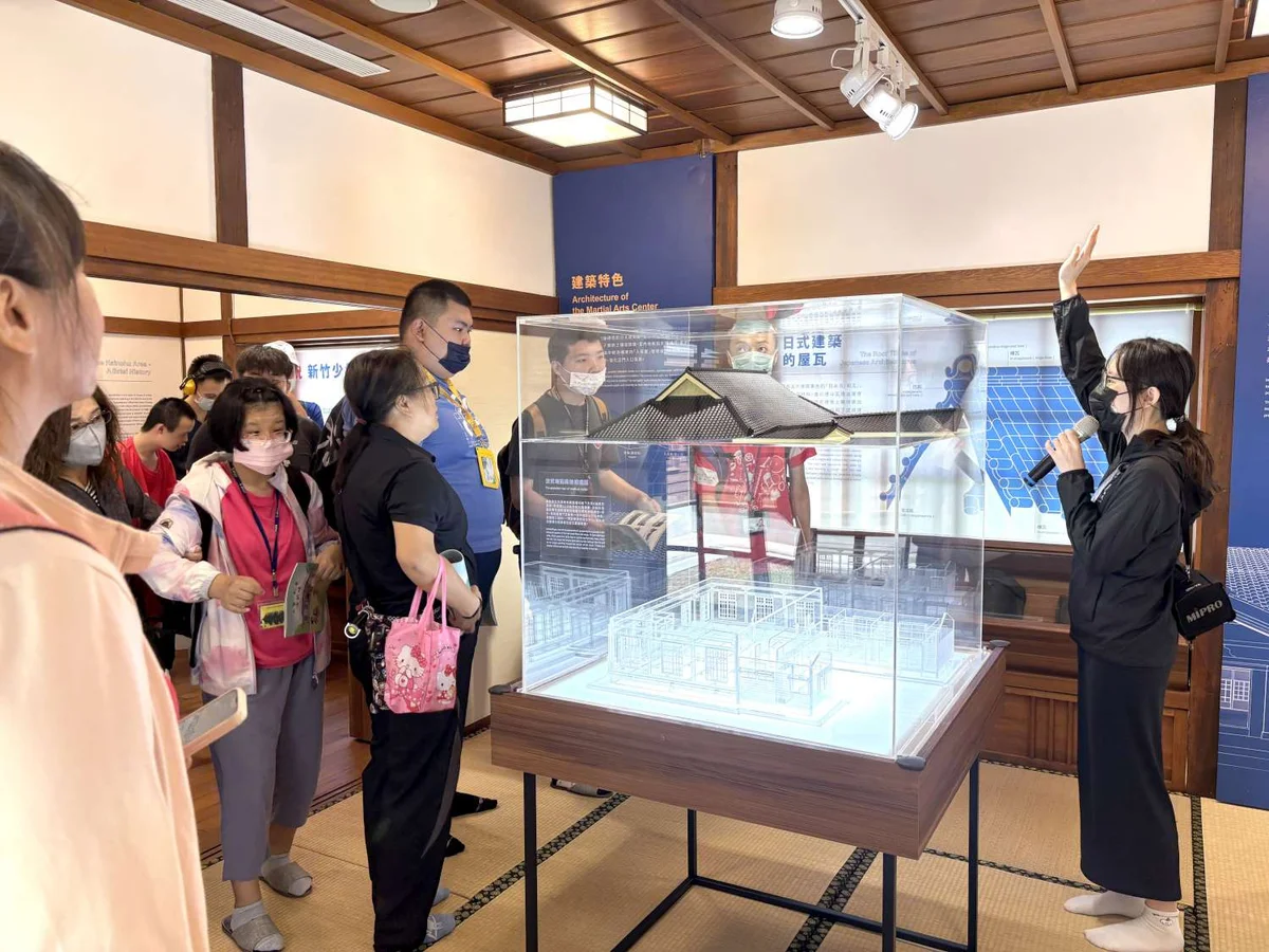 62名恆星學坊學員走進演武場 用易讀導覽認識新竹神社