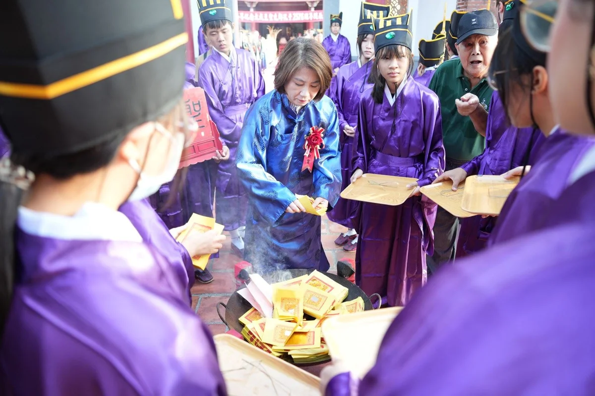 五校學生依古禮祭孔　屏東書院迎來各國青年