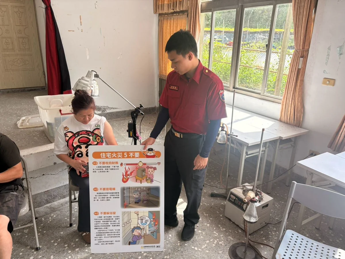 圓墩義診也談居家防火 泰安消防分隊提醒人離火熄