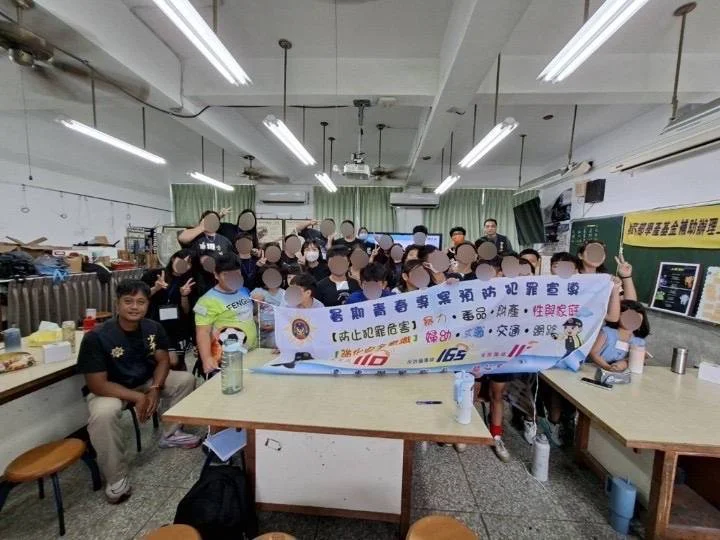 豐里國小圓夢營上法治課 少年警察隊談反毒與反霸凌