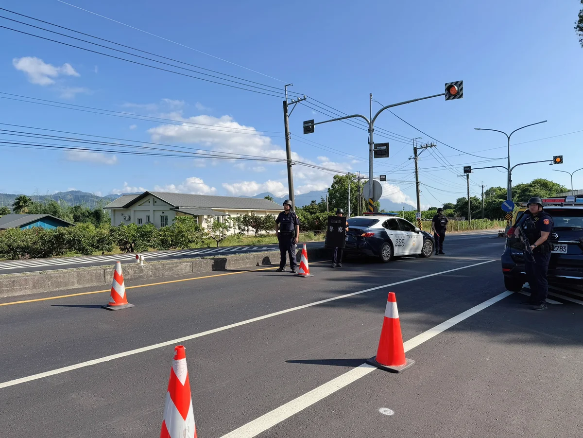 模擬搶匪逃上臺9線 關山警農會聯手練圍捕