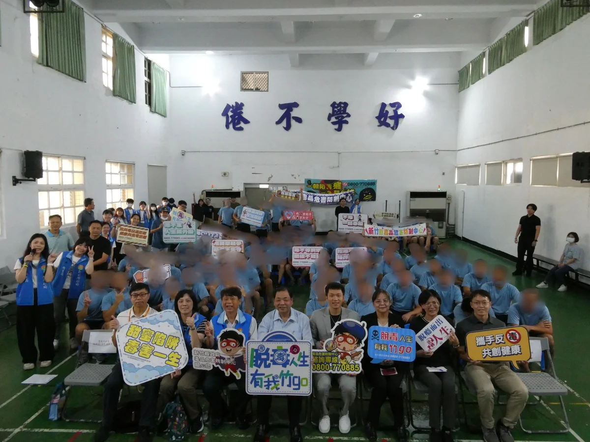 李洋走進誠正中學揮拍　讓孩子看見堅持的力量