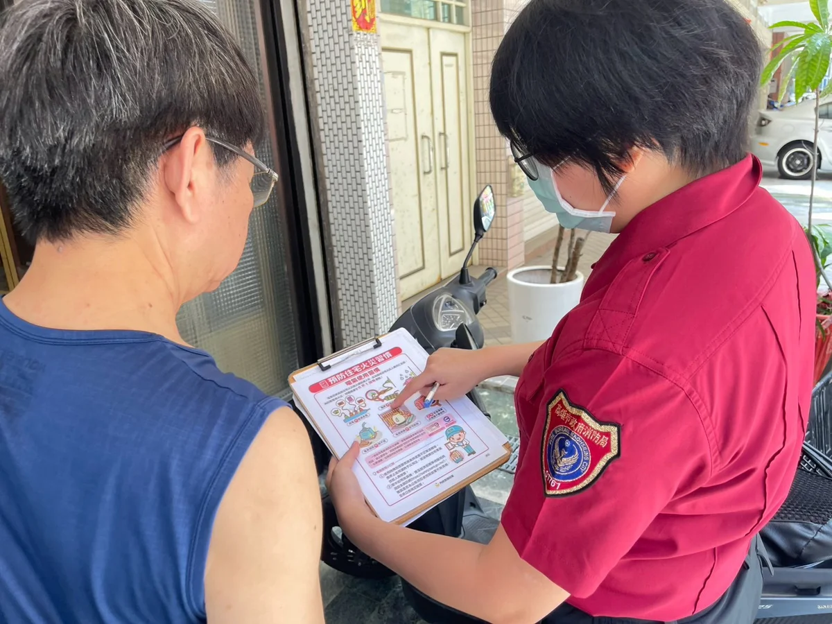 成功分隊走進轄區提醒住戶 居家用電守住「五不一沒有」