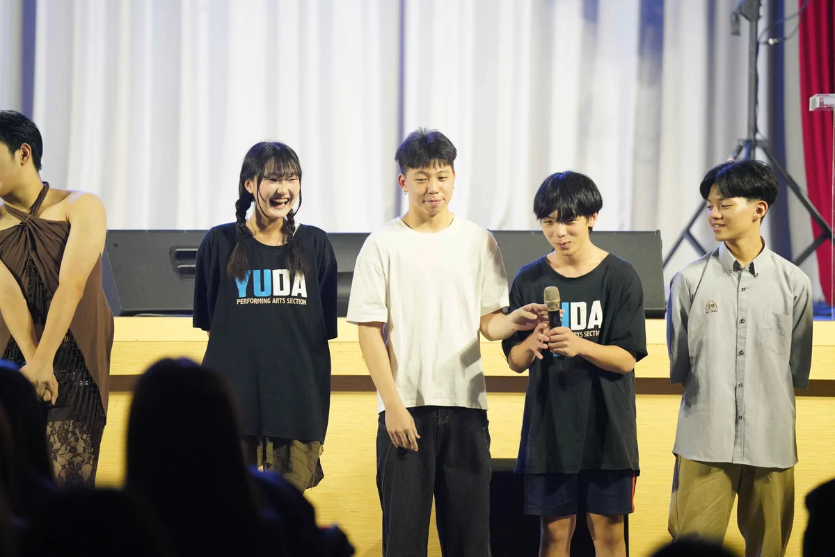 沙灘排球拋進大禮堂　育達表藝科學長姐陪新生破冰