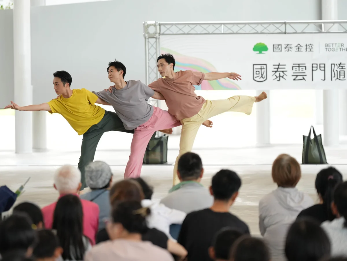 雲門舞進綠美圖 首場逾二千五百人席地共舞