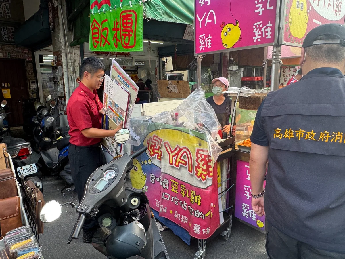 海洋夜市傍晚宣導桶裝瓦斯安全 攤商設備要逐項檢查