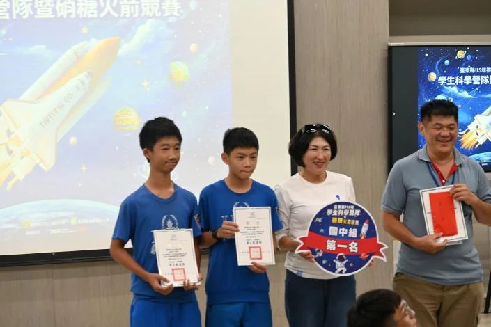 池上國中三天比拚硝糖火箭 台東首辦國中競賽選出冠軍