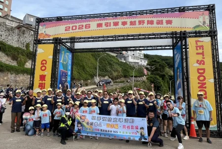 東引越野賽旁設宣導攤位 警方向軍民談防詐反毒