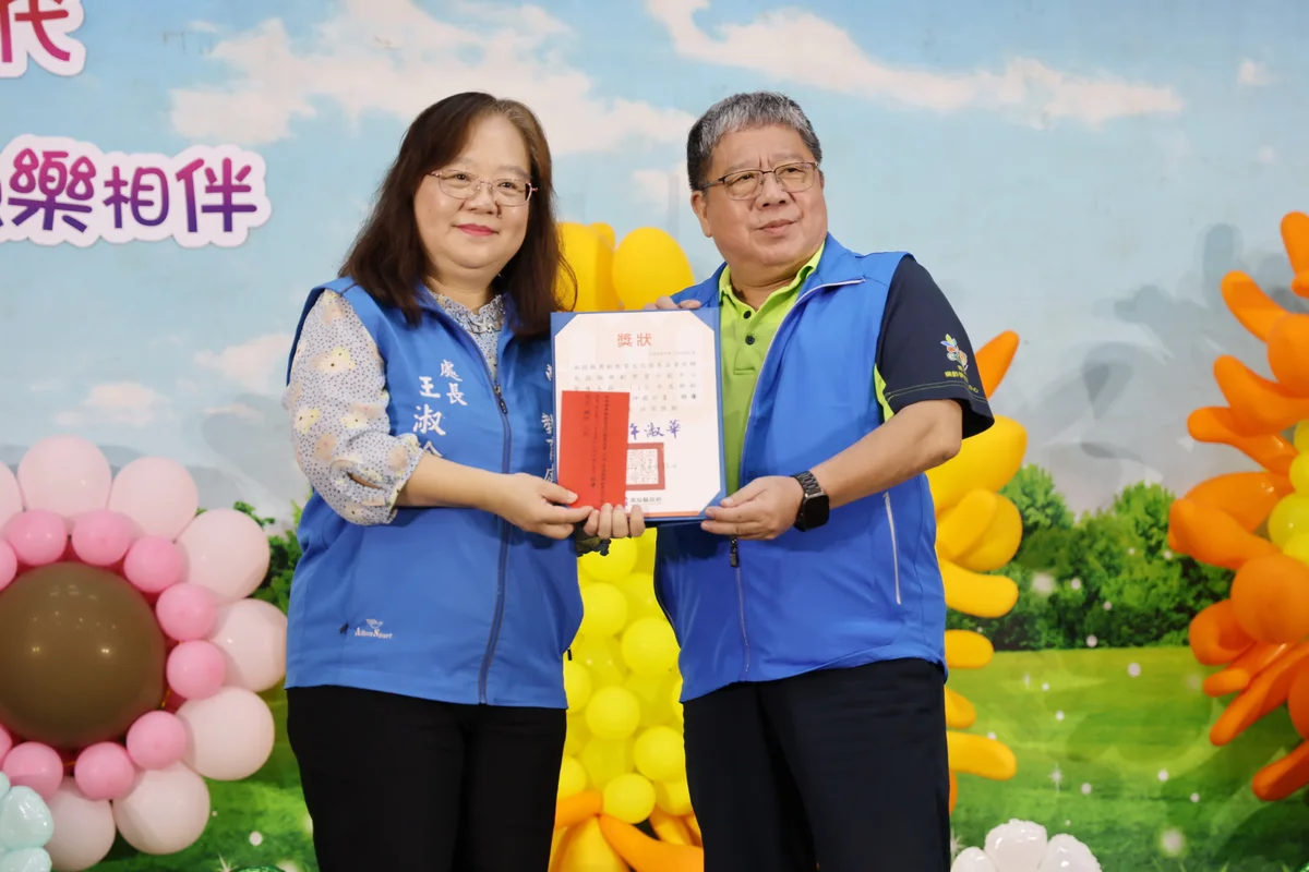 祖孫牽手走進營北國中 南投樂齡成果展迎祖父母節