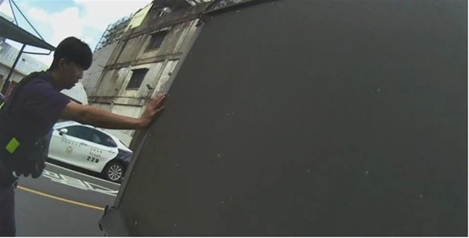 車停員林中山路一段路中央 莒光所員警協助推往路旁