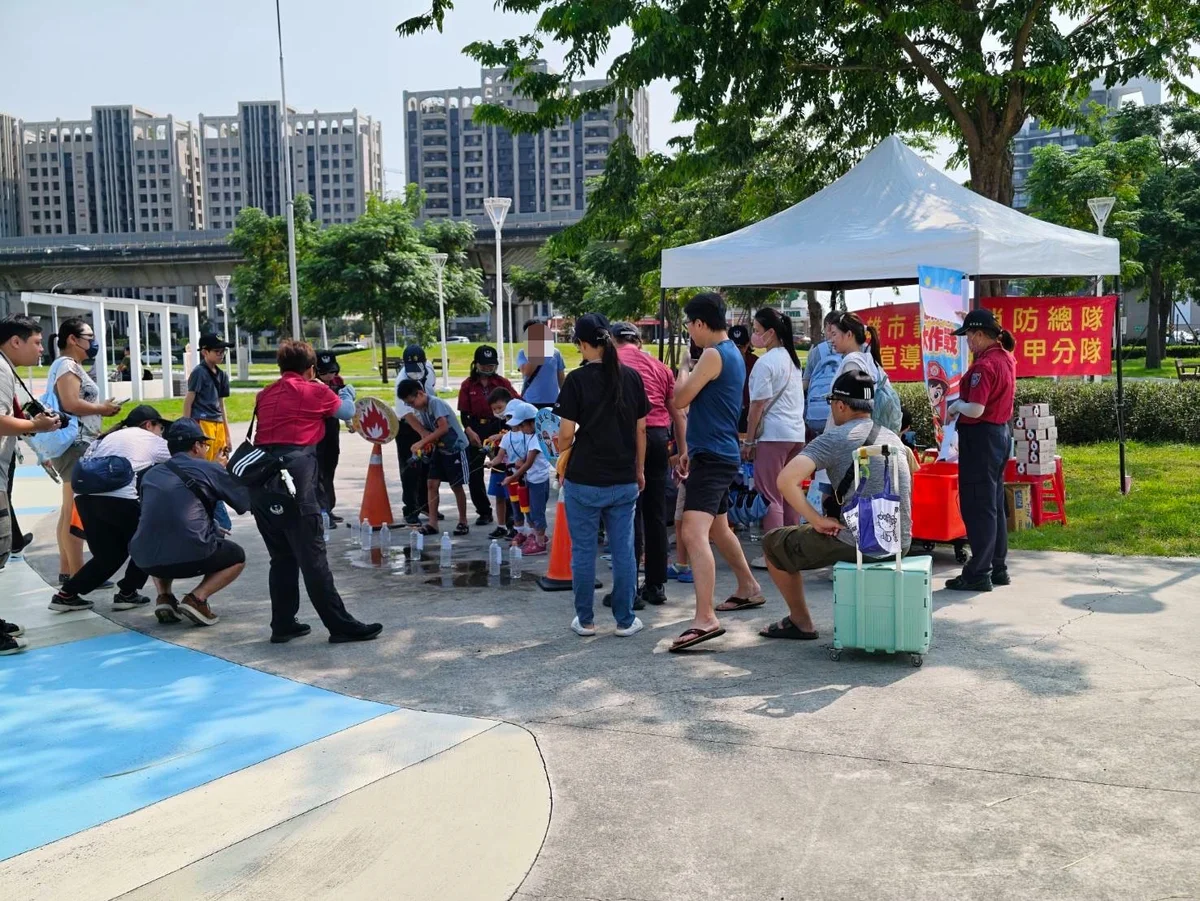 孩子穿上消防衣學救命 鳳山親子從遊戲認識防災