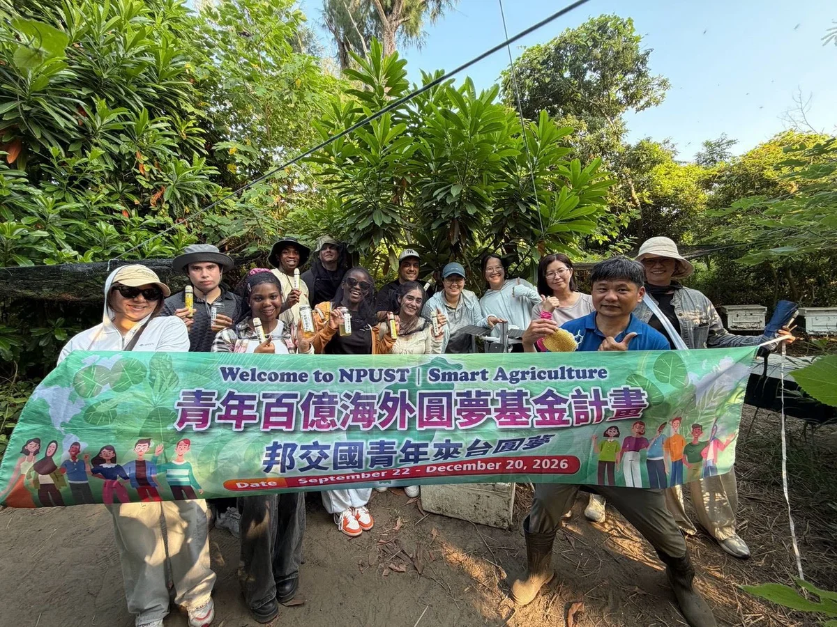 手機看蜂箱少跑冤枉路 邦交國學員走訪布袋智慧蜂場