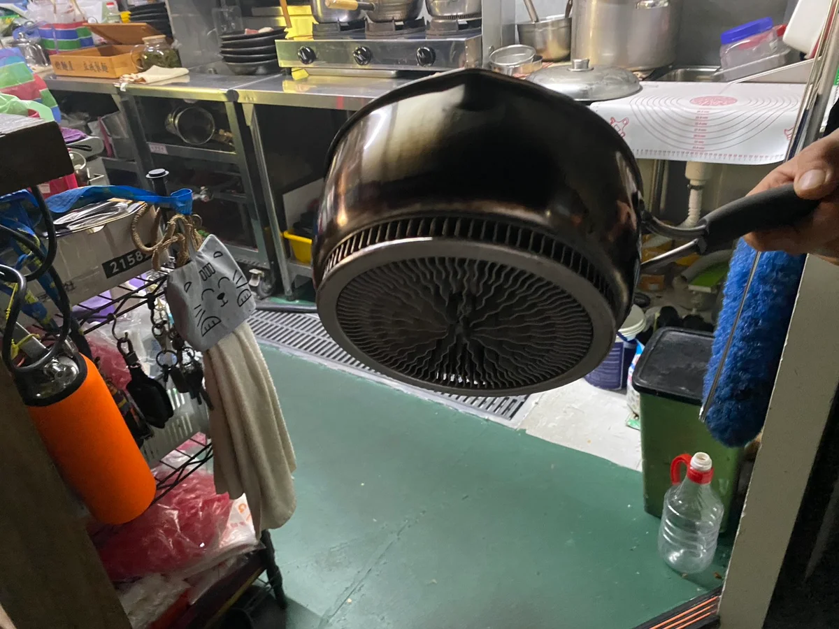 草衙二路拉麵店爐火空燒冒煙 前鎮分隊提醒人離火熄