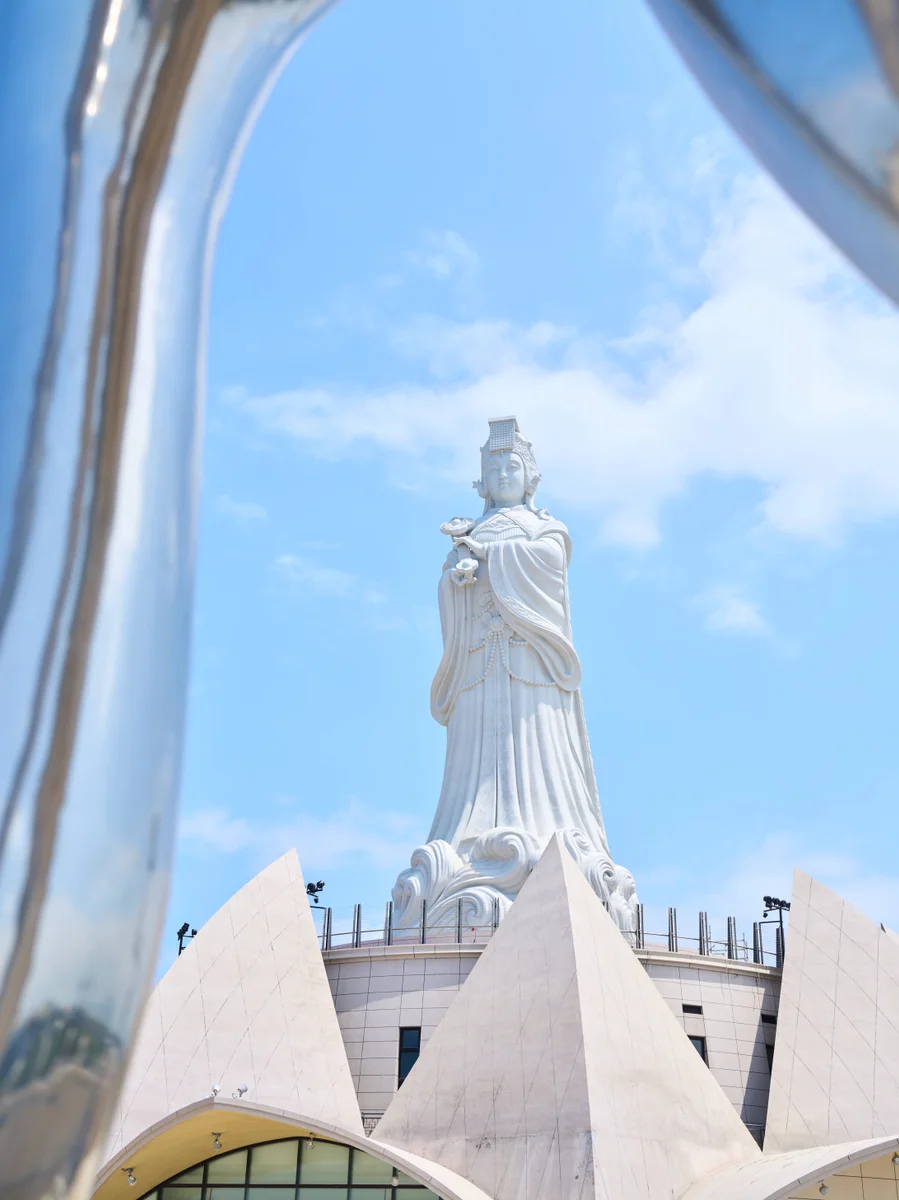 孫淑媚拿起相機走大安巷弄　鏡頭遇見巨型媽祖