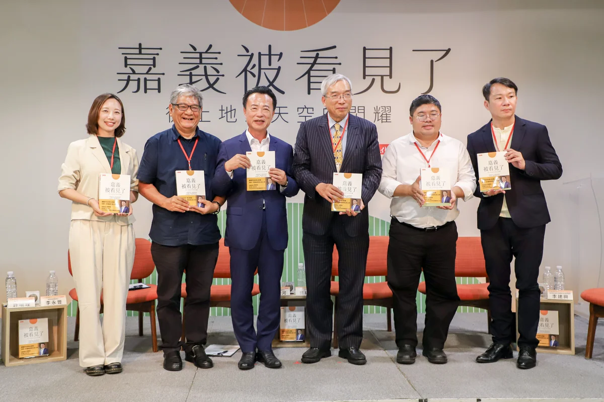 《嘉義被看見了》出書　翁章梁用「整地」回望縣政八年路